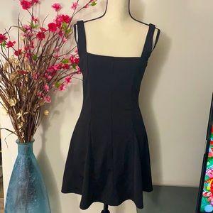 💕NEW WITH TAG FOREVER 21 mini Black Dress💕